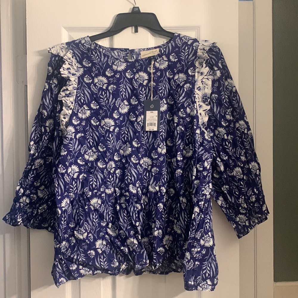 Universal Threads Top